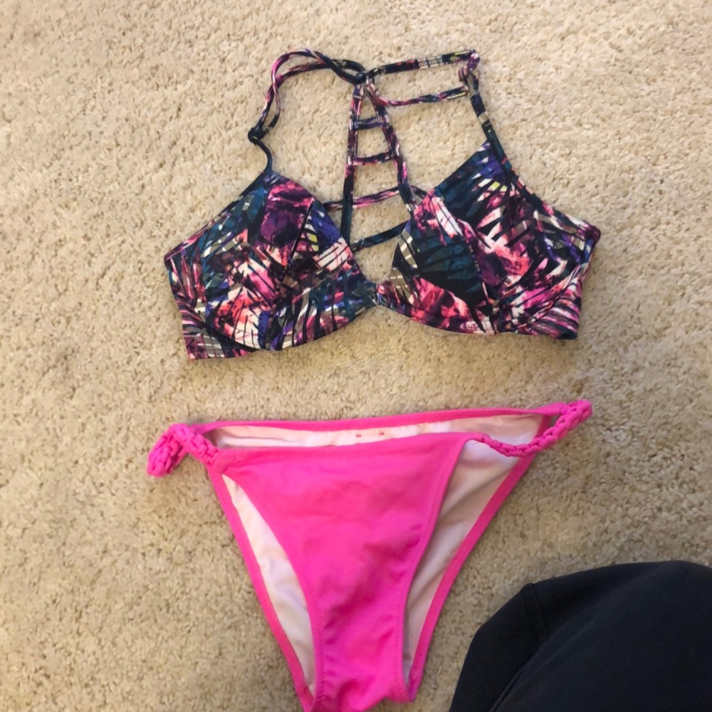 Pink bikini - Picture 2 of 7